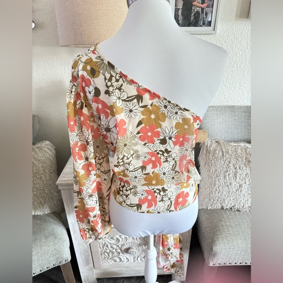 Boho Plus Size Elegant Asymmetrical Neck Blouse - Floral Print - Picture 7 of 8